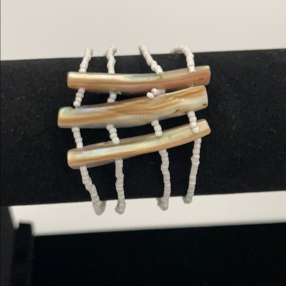 Artisan White Beaded Shell Bracelet with stretch - Picture 2 of 4